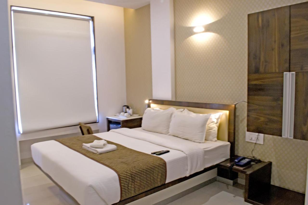Hotel Sri Sri Executive, Kolhápur Kültér fotó