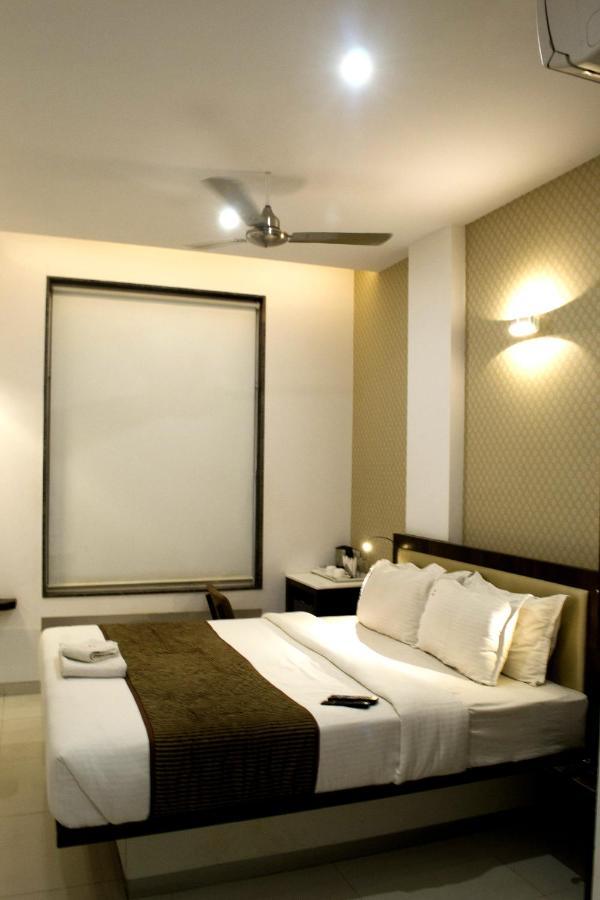 Hotel Sri Sri Executive, Kolhápur Kültér fotó