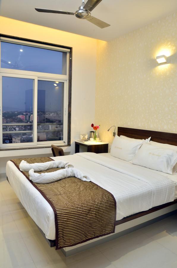 Hotel Sri Sri Executive, Kolhápur Kültér fotó